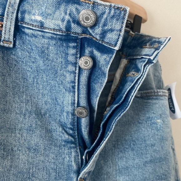 New Old Navy Extra High-Waisted Button-Fly Sky-Hi
Straight Cut-Off Jean Short 10 - Picture 7 of 11